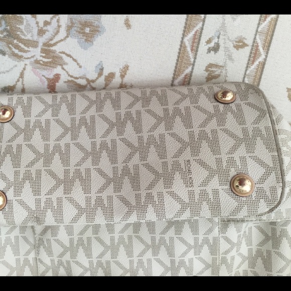 Women’s MICHAEL Kors Signature Tote Bag - Picture 5 of 8